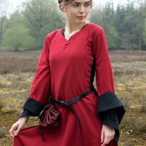Middeleeuwse bliaut Amal, rood-zwart