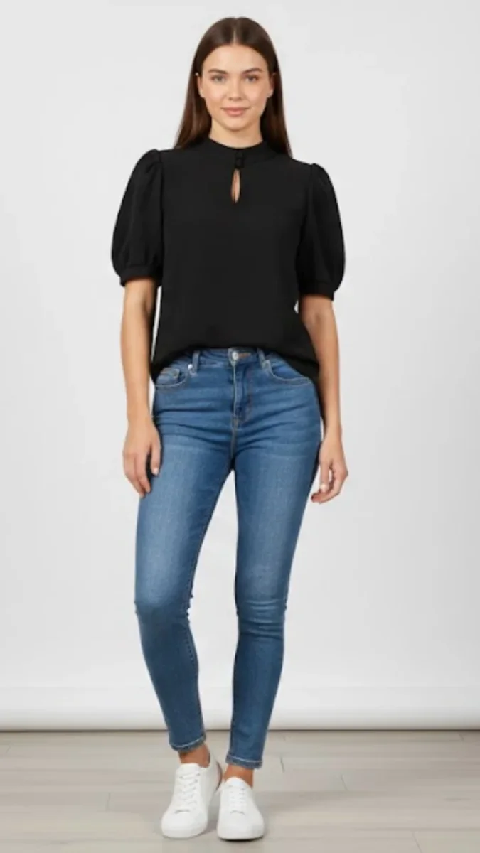 Blusa Feminine Chic – Manga Princesa em Duna com Botões na Gola
