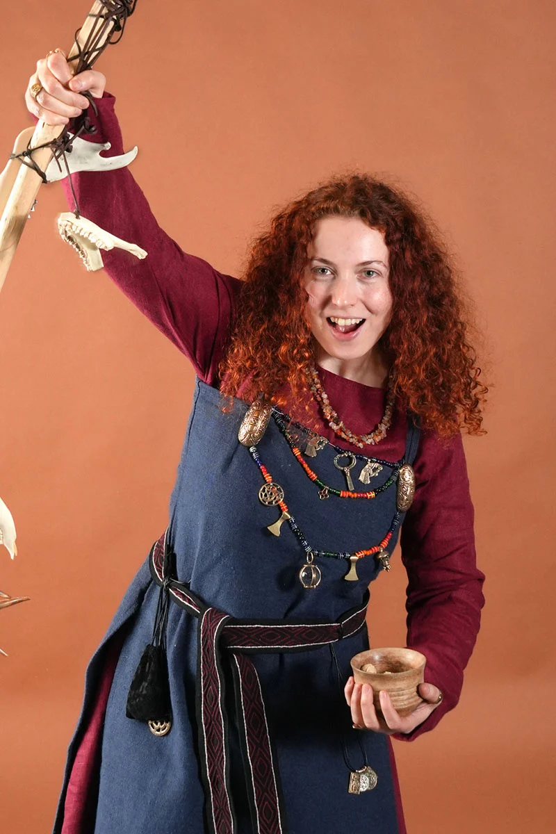 Viking jurk Helga, linnen, rood - Image 9