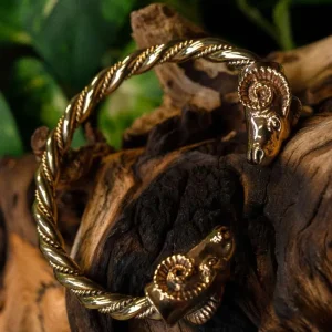 Viking armband met ramskoppen, brons