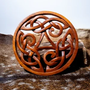 Houtsnijwerk Keltische triskelion