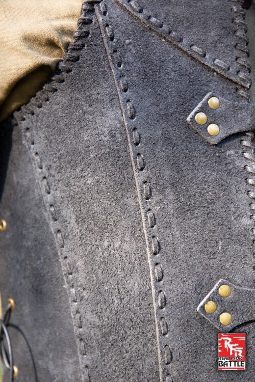 Brigandine met riemen, zwart - Image 3